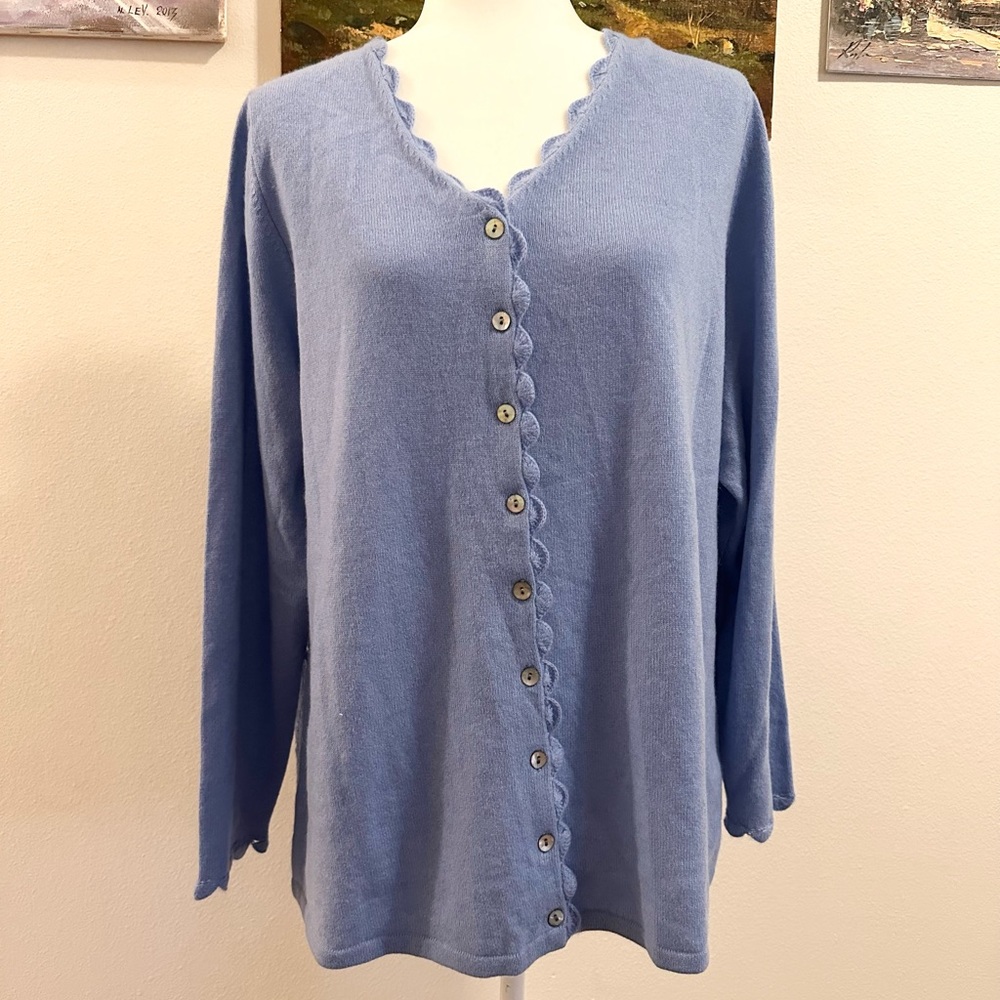 Women’s vintage scalloped Cashmere cardigan